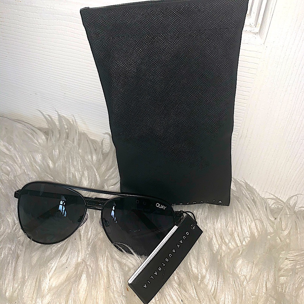 QUAY AUSTRALIA VIVIENNE MINI NEVER WORN ✨